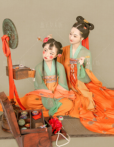 《理红妆》