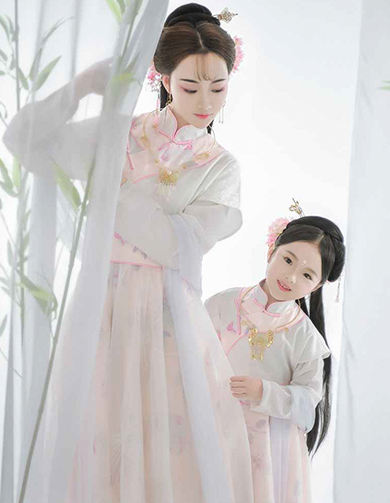 《清竹弄影》