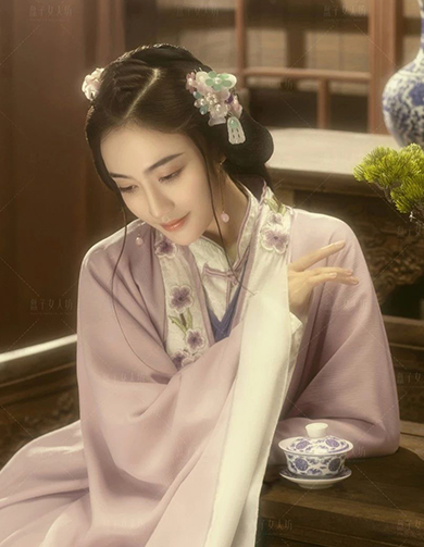 《闺思》