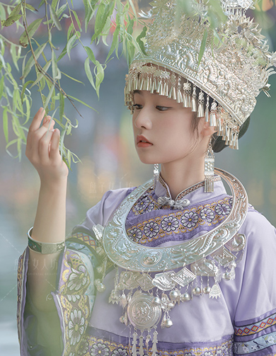 《代薇》
